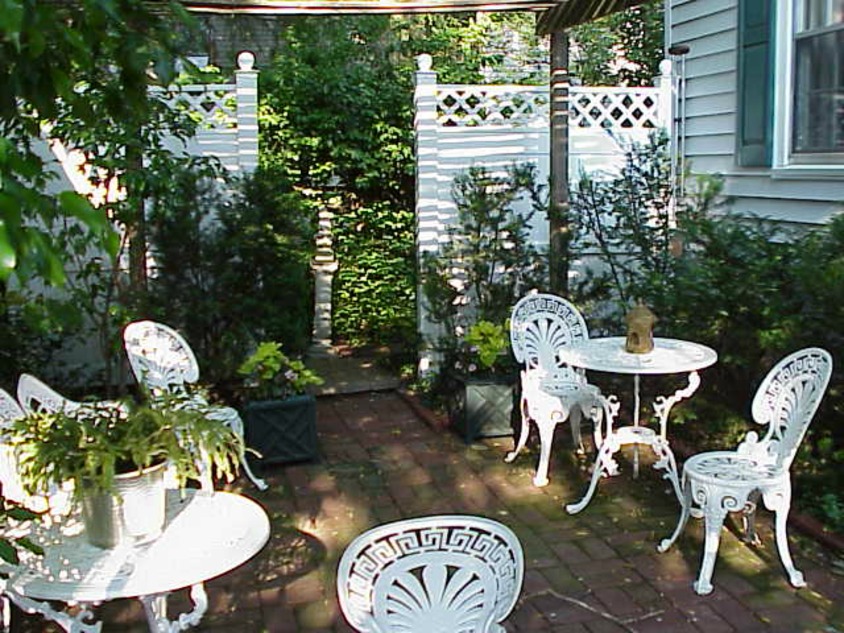 Secluded courtyard garden for outdoor breakfast